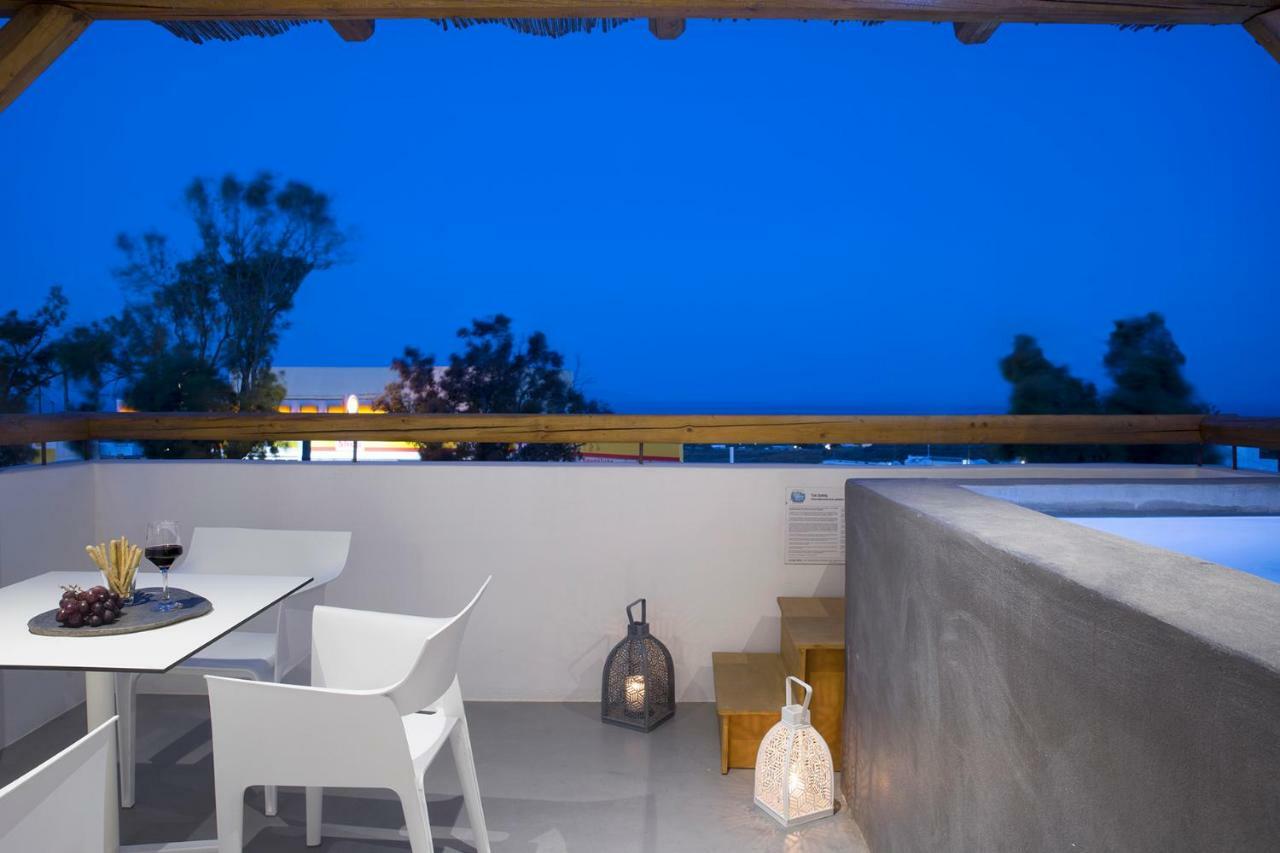 Couette-café June Twenty Karterados (Santorini)