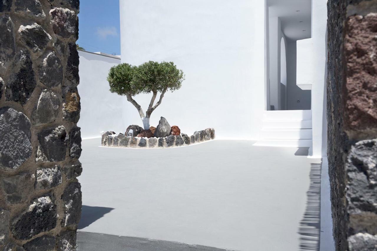 June Twenty Karterados (Santorini)